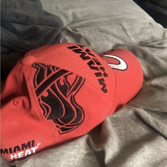MIAMI HEAT RARE HAT - Picture 5 of 6